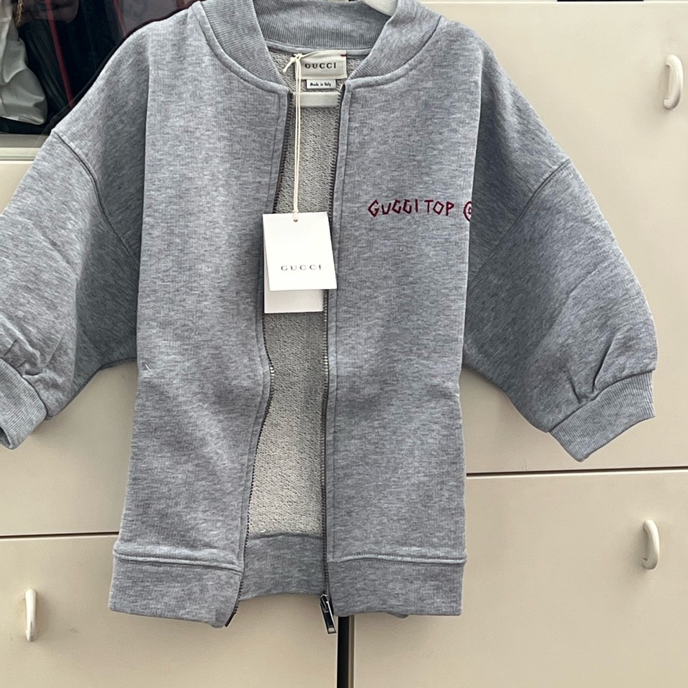 New Gucci boys sweatshirt, shirt sleeve with zipper gray size 5